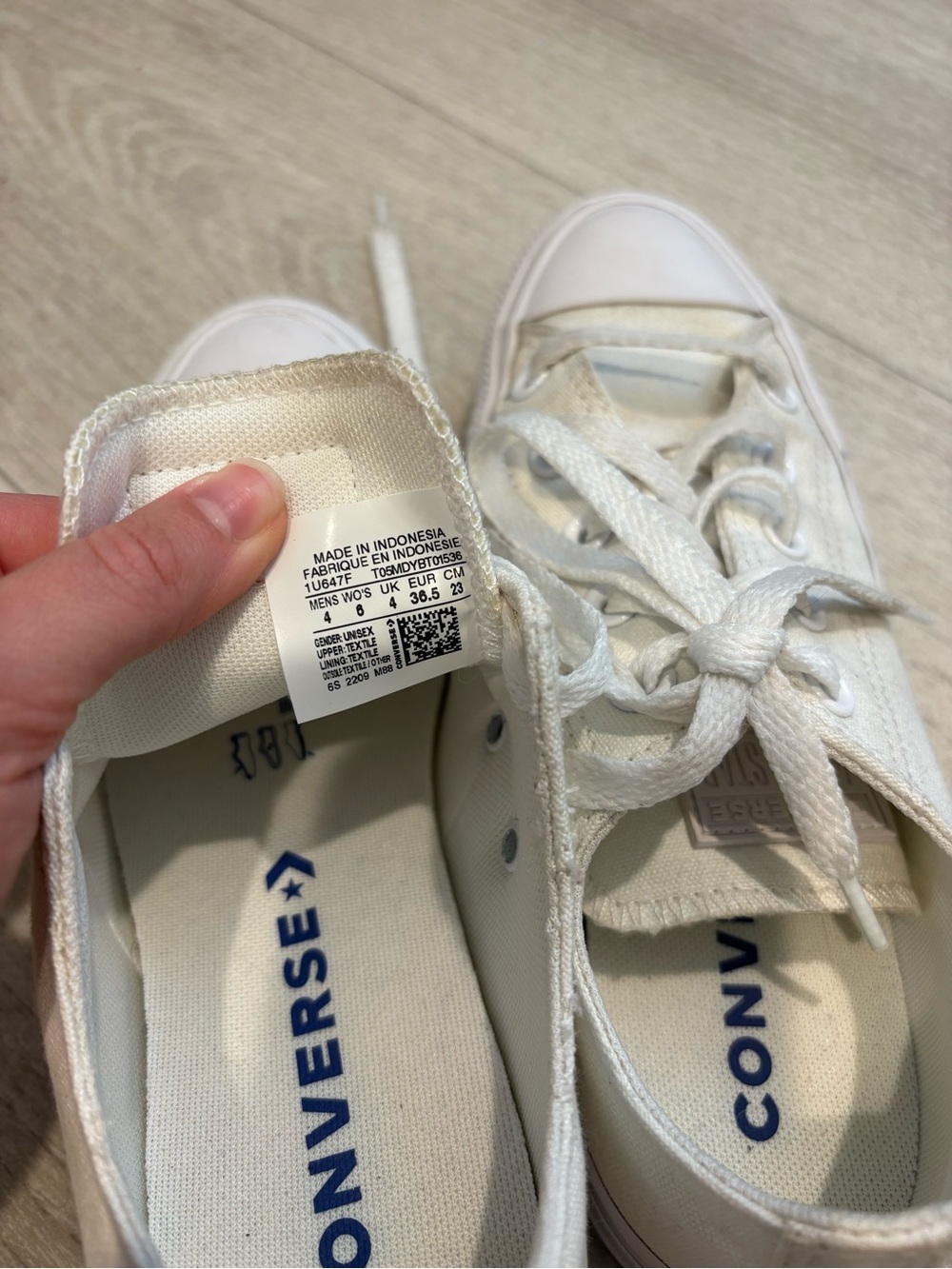 White Converse - Picture 3 of 4